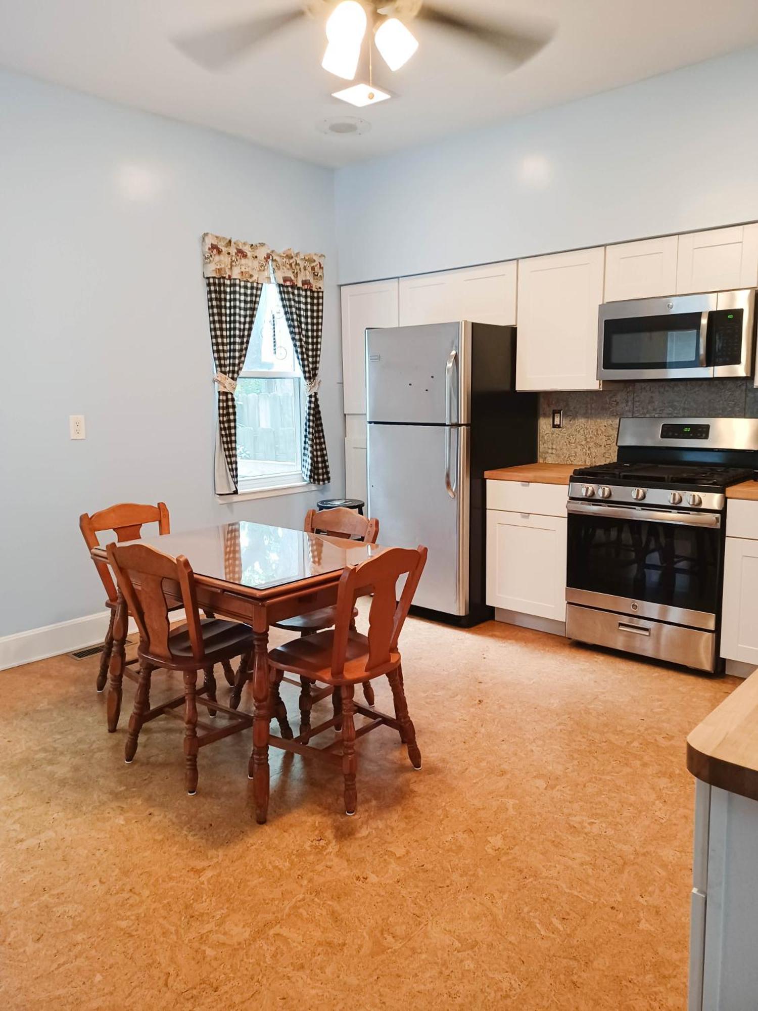 Holiday home Huge 2 Bedroom House In The Heart Of Northside!