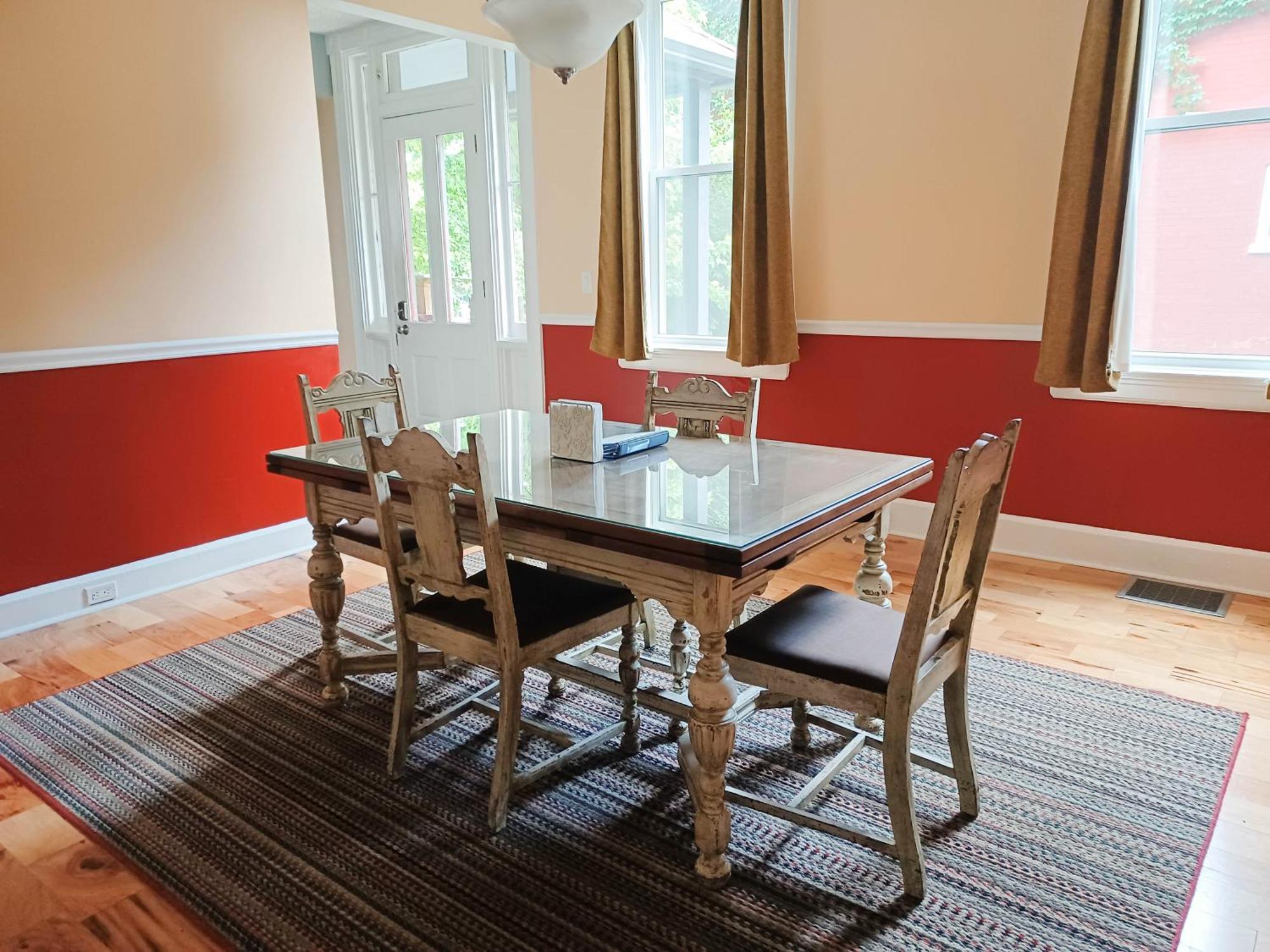 Huge 2 Bedroom House In The Heart Of Northside!
