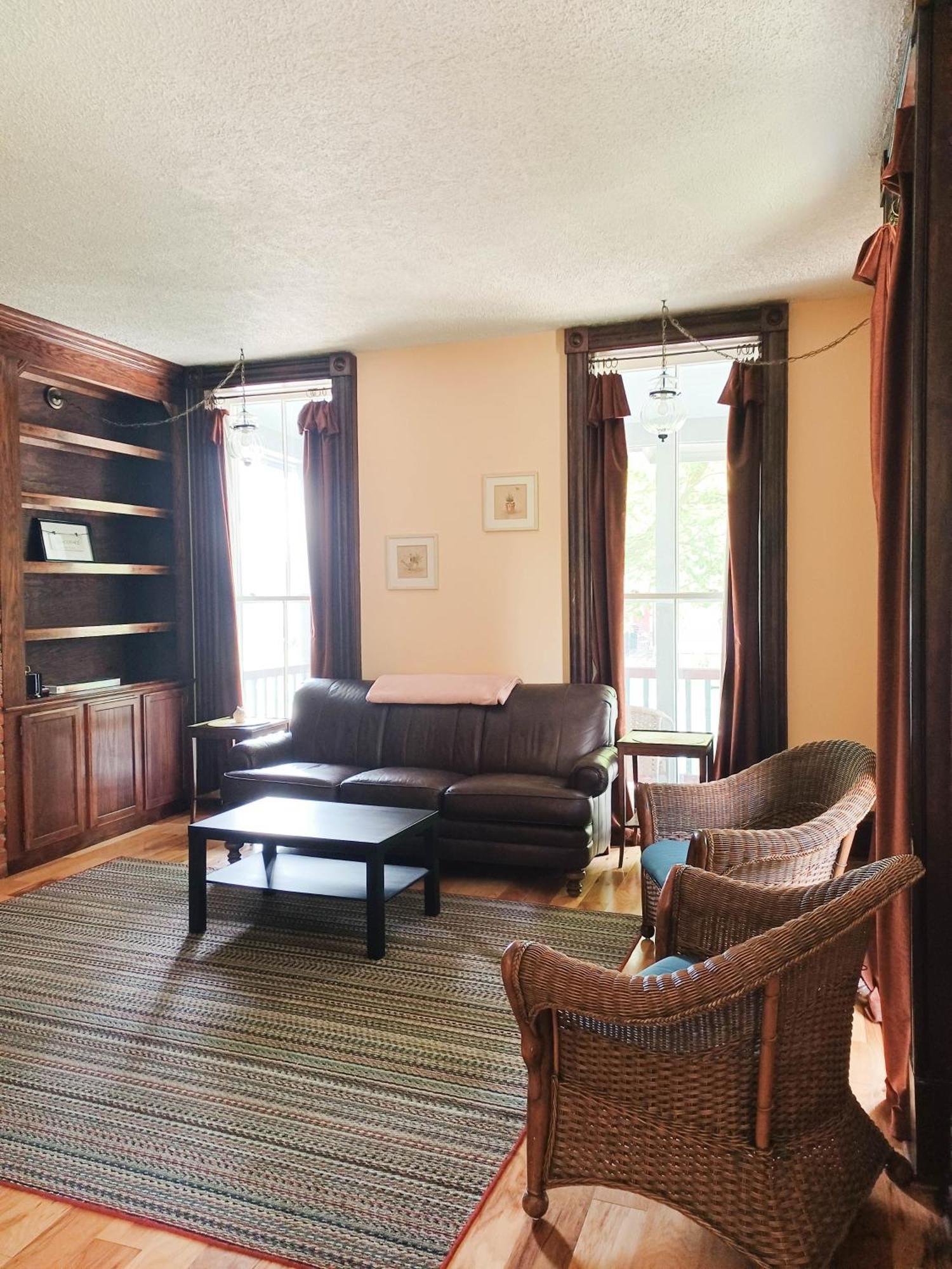 Holiday home Huge 2 Bedroom House In The Heart Of Northside! *